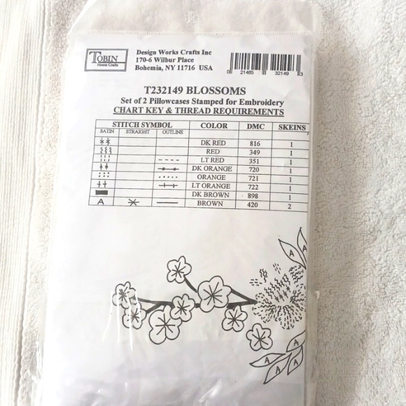 Design Works Stamoed for Embroidery Pillowcases - Picture 2 of 2